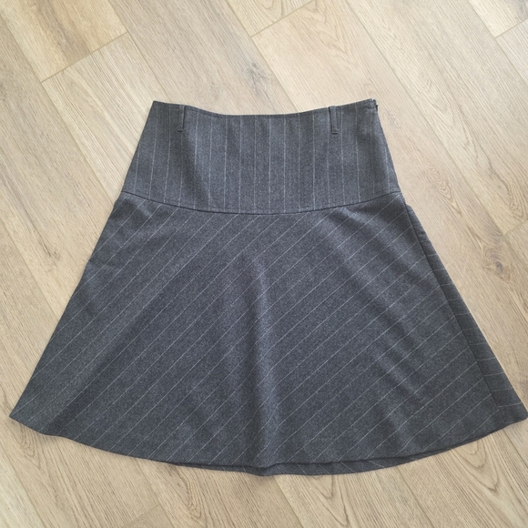 PRISTINE Theory Charcoal A-Line Skirt Size 8 Gray White Striped - Picture 1 of 7